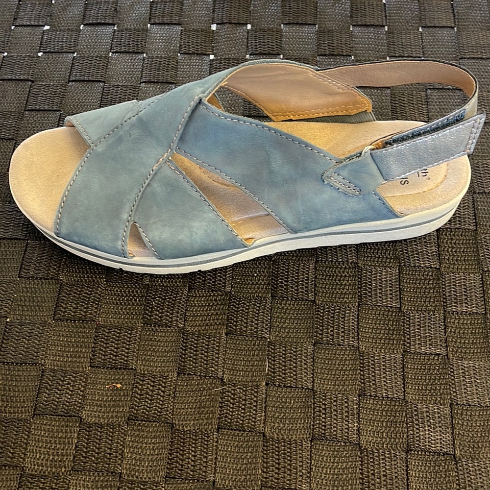 Earth Origins sandals size 9.5